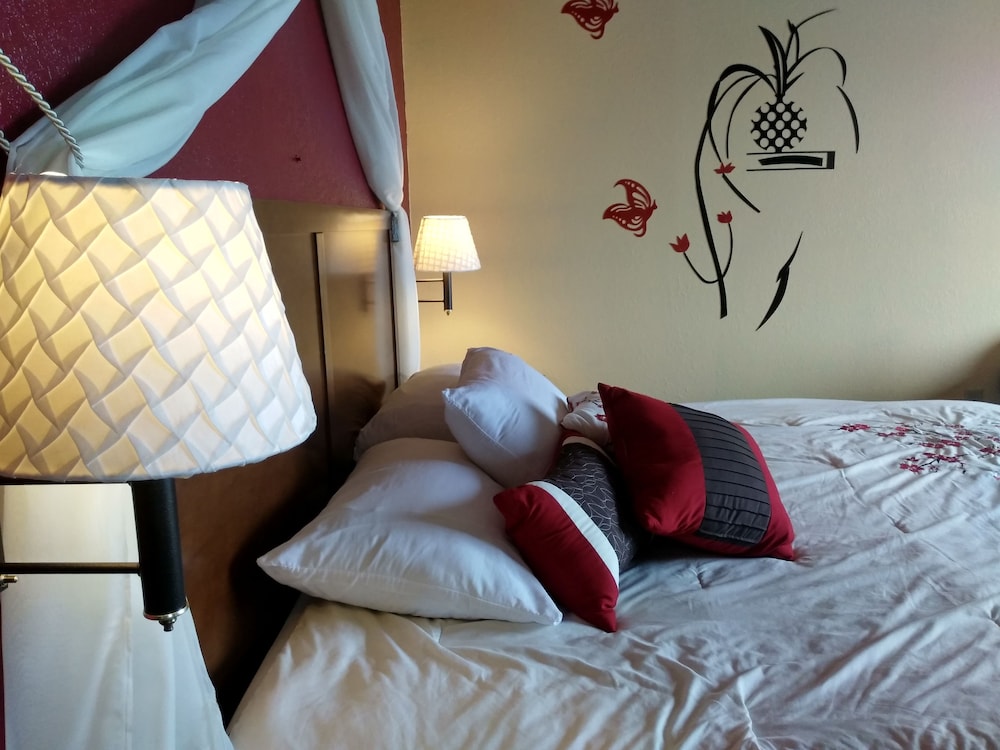 Madelia Hotel & Suites - photo 11