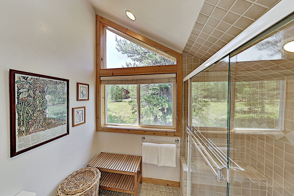 Tahoe Donner Luxury Sleeps 14 Hot tub 3100 sqft - photo 5