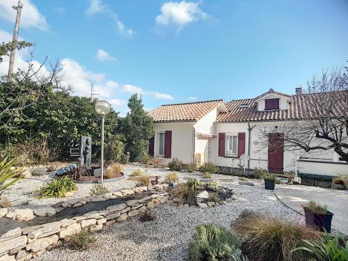 Maison Lamalou les Bains 4 pièces 6 personnes FR 1 451 45 — 4-Star Luxury Hotel in Lamalou-Les-Bains, France