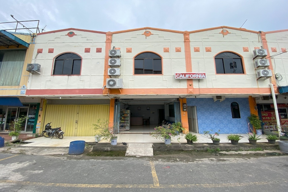 Hotel O California — Batam