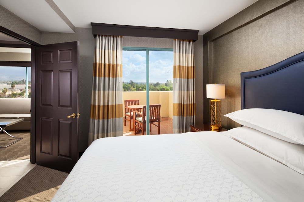 Sheraton Fairplex Suites & Conference Center - photo 9