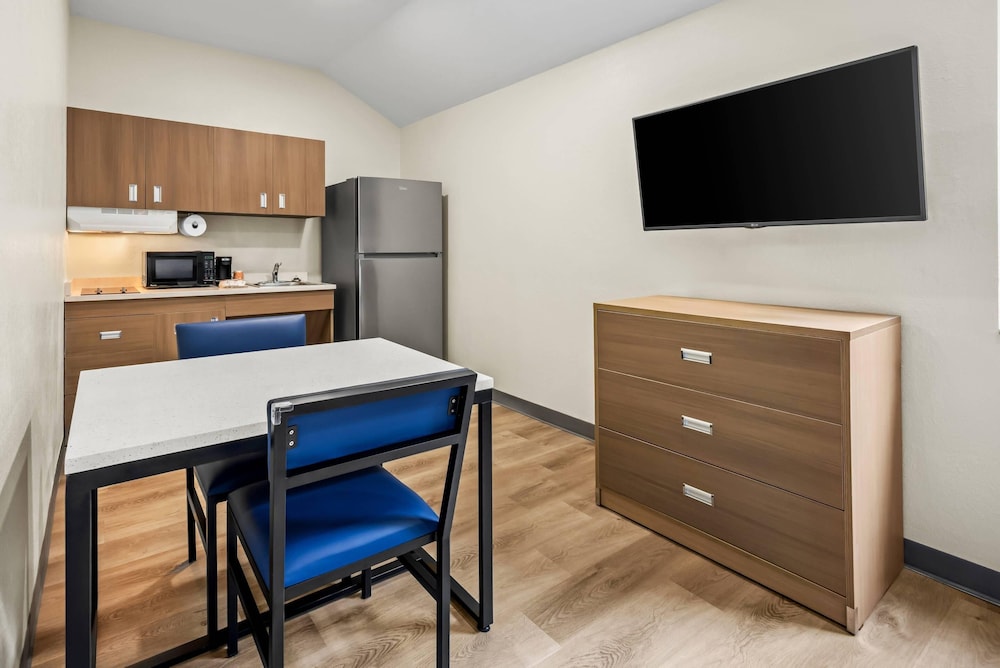 MainStay Suites Raleigh North - photo 54