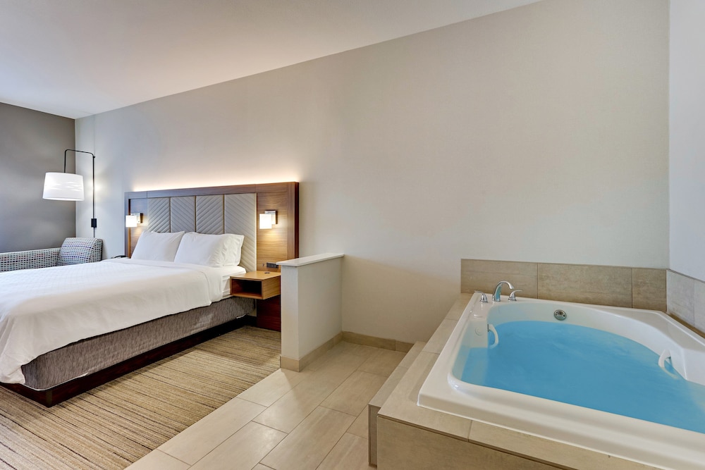 Holiday Inn Express Hotel & Suites Weatherford by IHG - photo 44