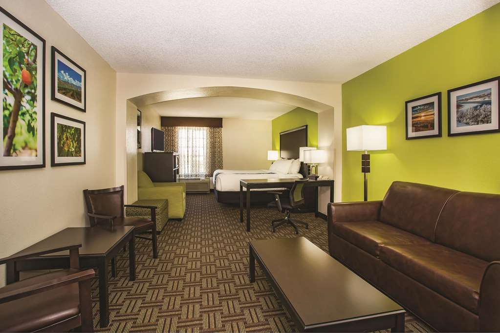 La Quinta Inn & Suites by Wyndham Fruita - photo 15
