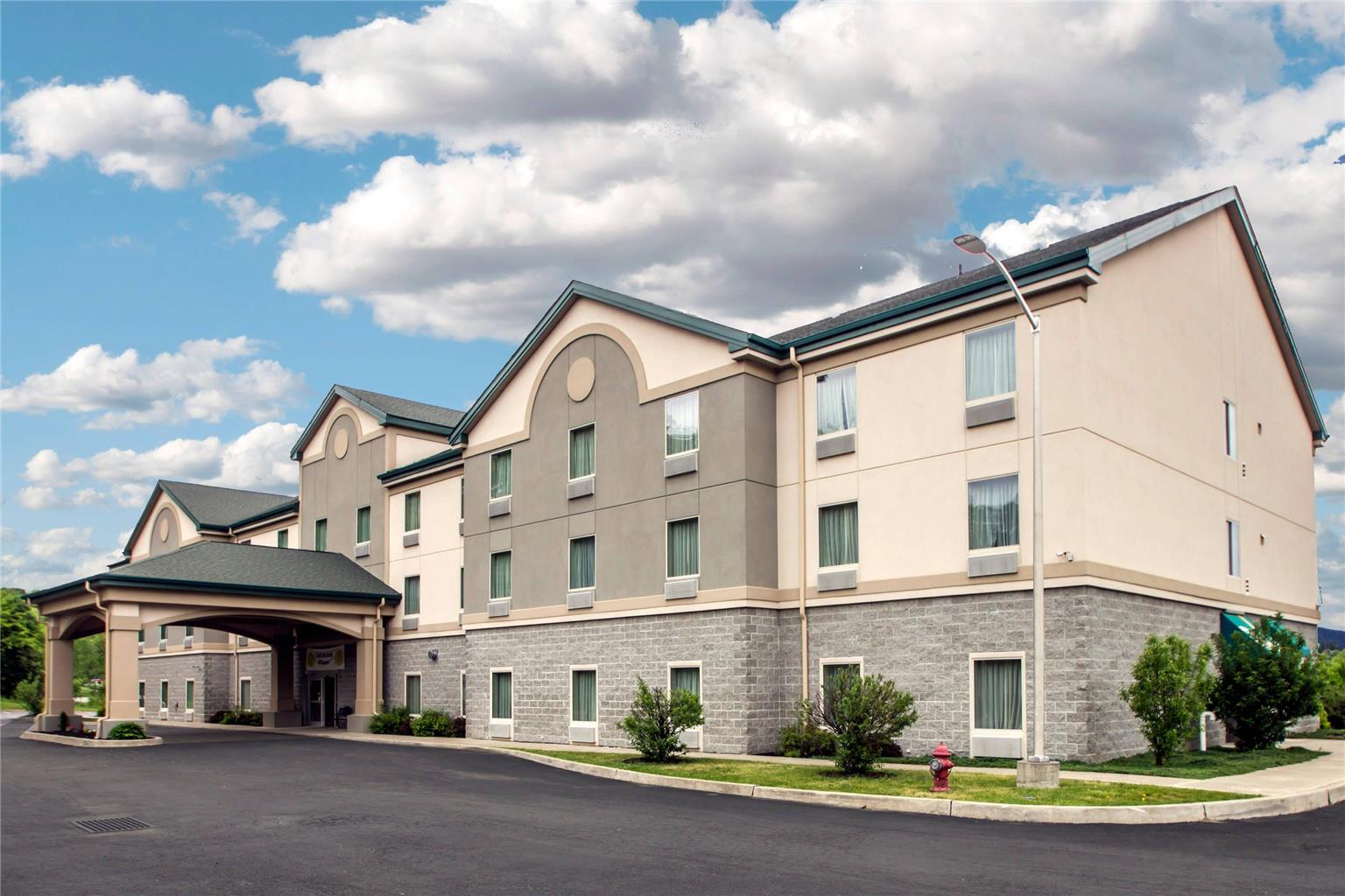 Quality Inn & Suites Fishkill South near I 84 - featured photo