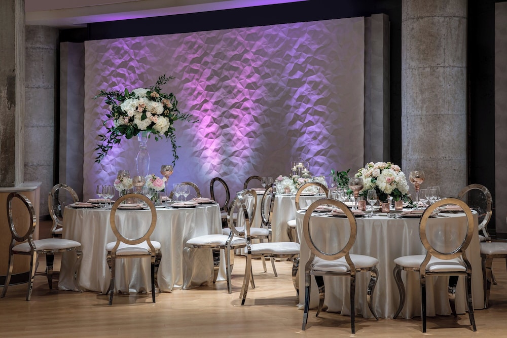 Aloft Dallas Downtown - photo 5