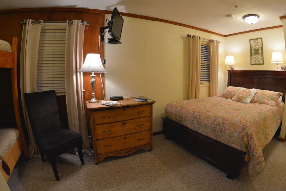 Hyde Away Inn - photo 12
