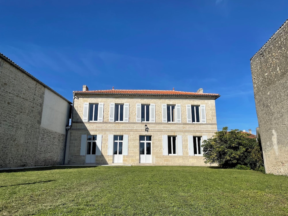 Le Rococo - carbon neutral hotel in Unknown City