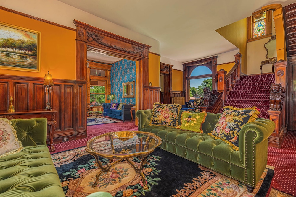 Orman Mansion Pueblo's Most Luxurious Stay - photo 10