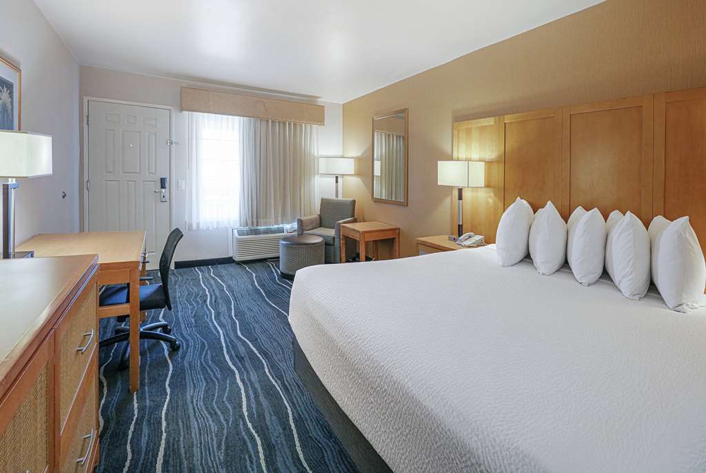 Ramada by Wyndham Costa Mesa Newport Beach - photo 12