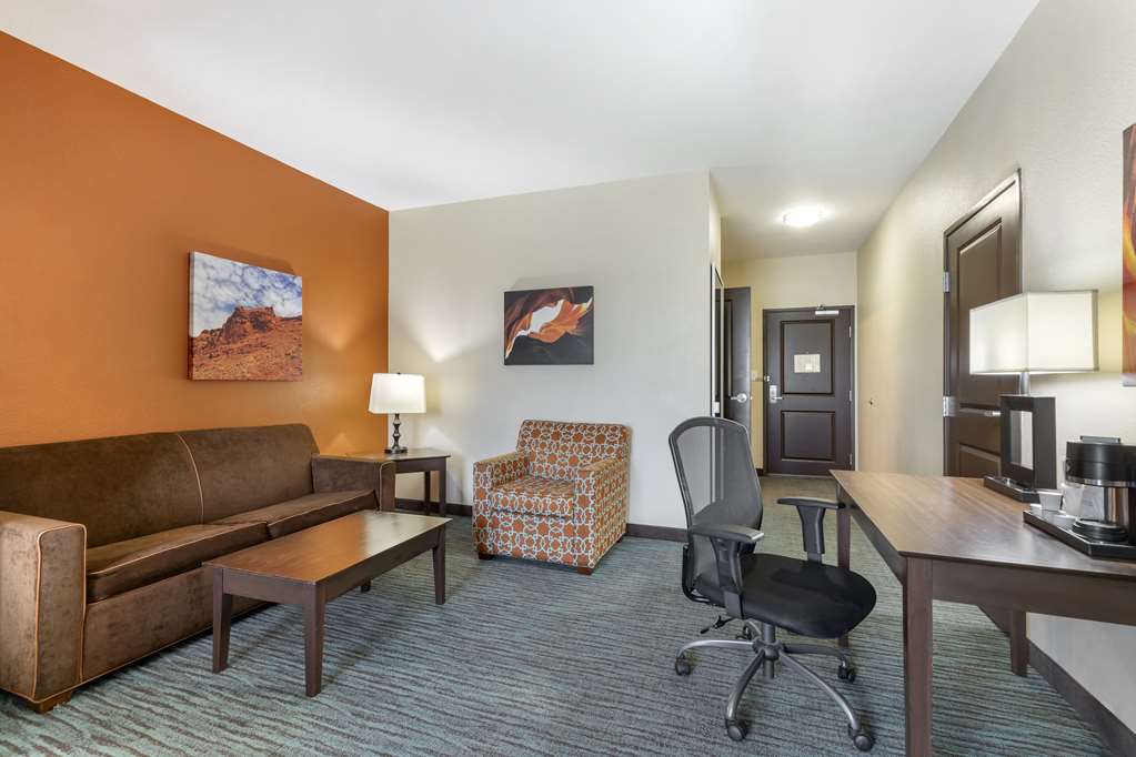 Best Western Plus Longhorn Inn & Suites - photo 26