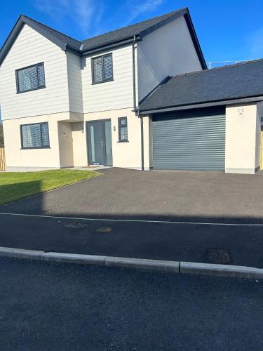 Garreg Fawr Trearddur Bay Ty Oren in Holyhead, United Kingdom