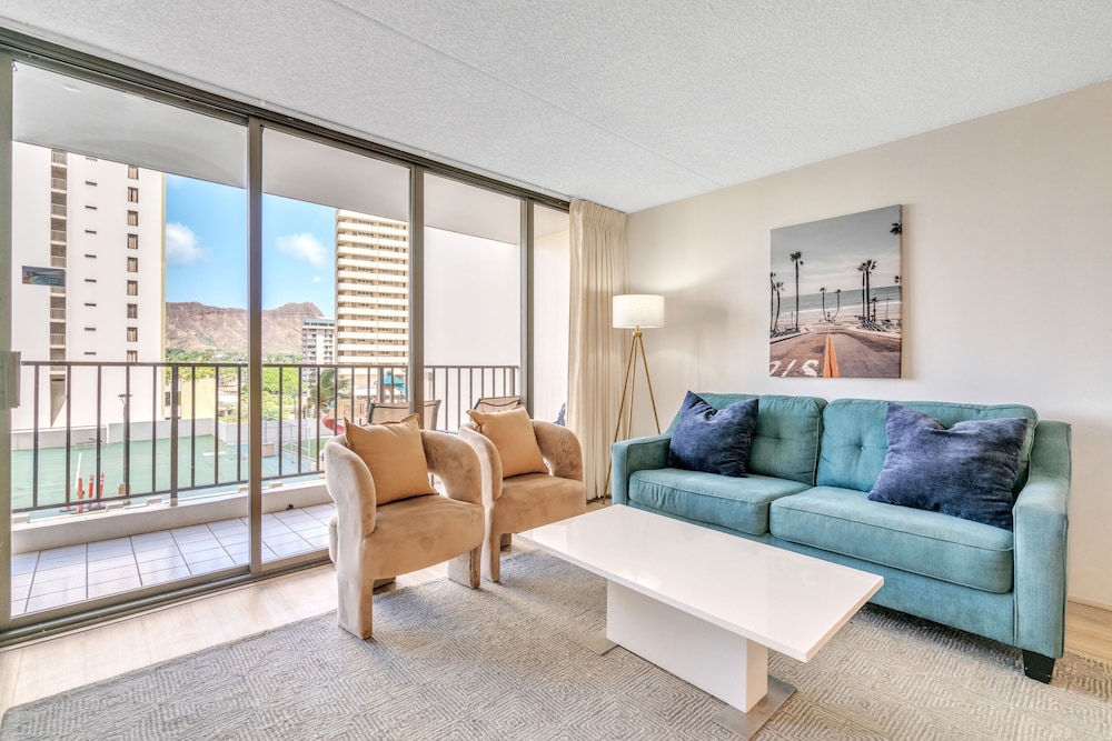 Deluxe Waikiki Condo Pool View FREE Parking & Wi Fi by Koko Resort Vacation Rentals - photo 12