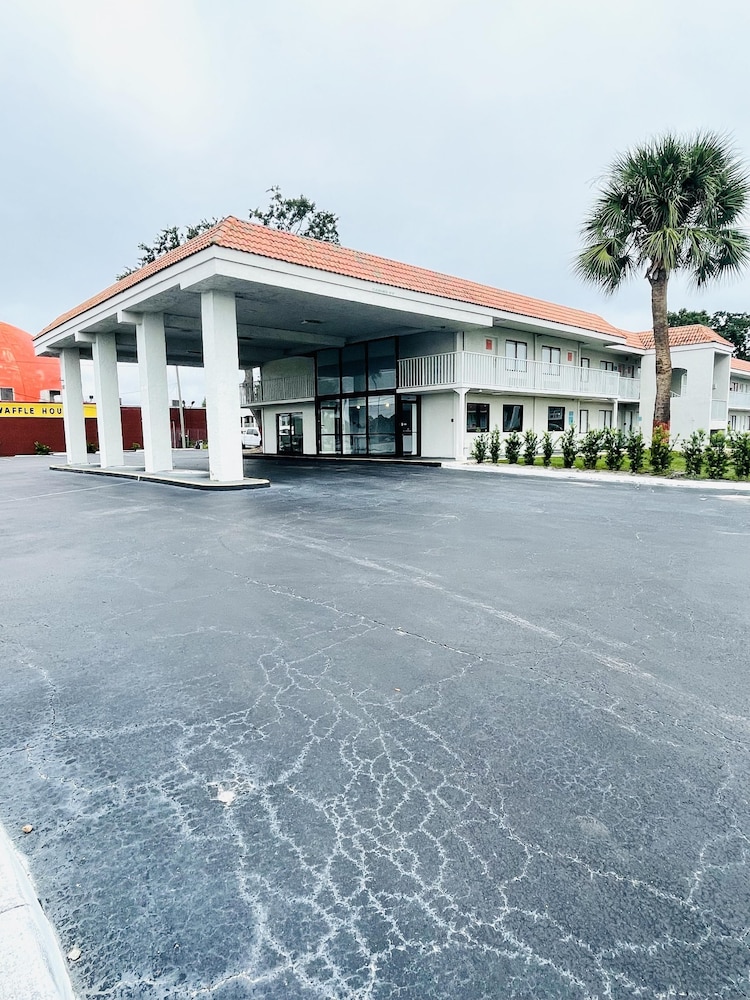 1 1 Condo hotel With Double bed and Community Pool Miles From Disney - photo 24