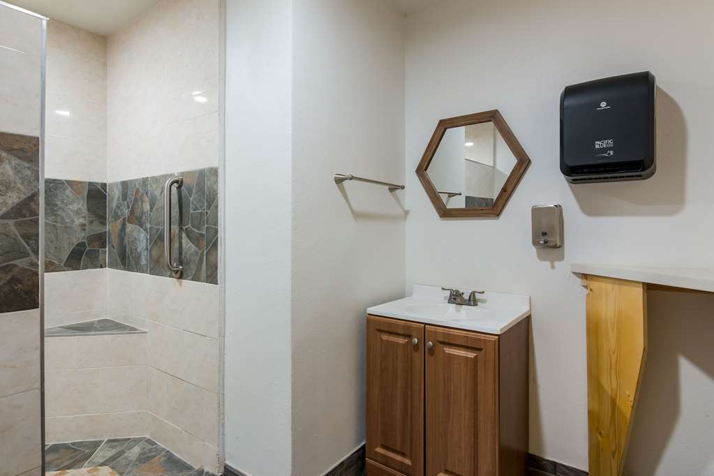 Rodeway Inn Broken Bow Hochatown - photo 23