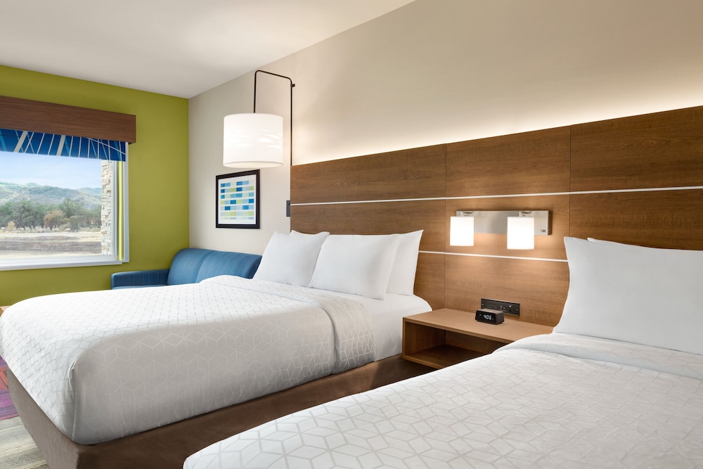 Holiday Inn Express and Suites Ukiah by IHG - photo 16