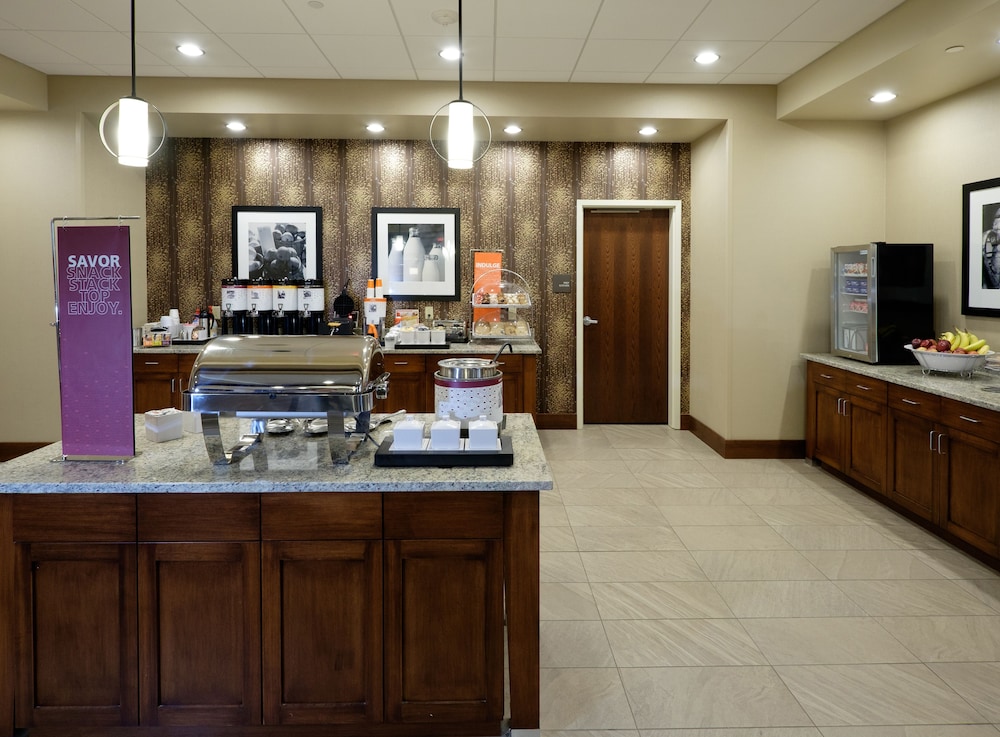 Hampton Inn Green Bay Downtown - photo 54