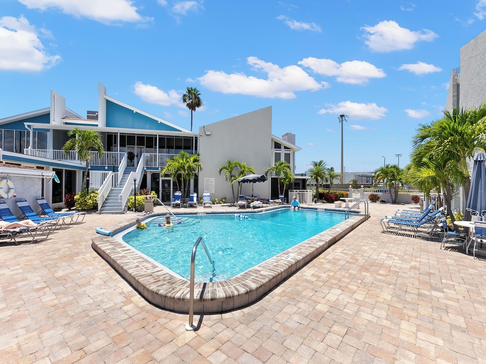 Madeira Beach Yacht Club 323b Madeira Beach - photo 17