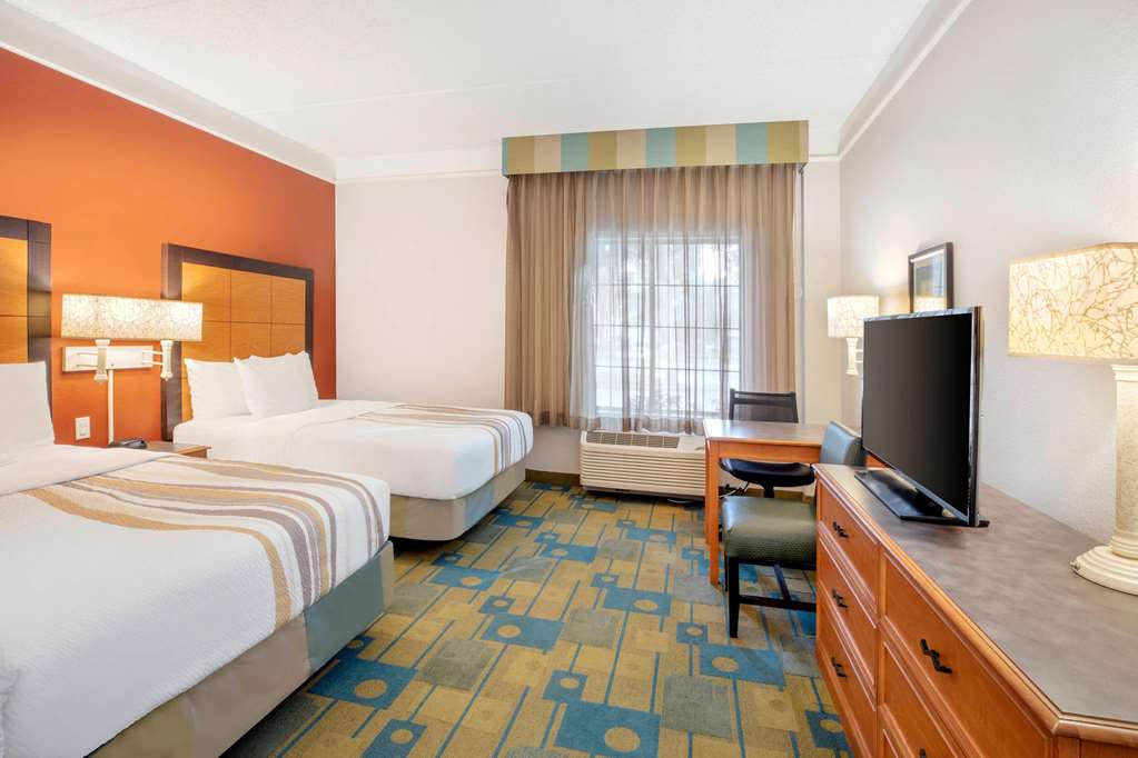La Quinta Inn & Suites by Wyndham Ocala - photo 14