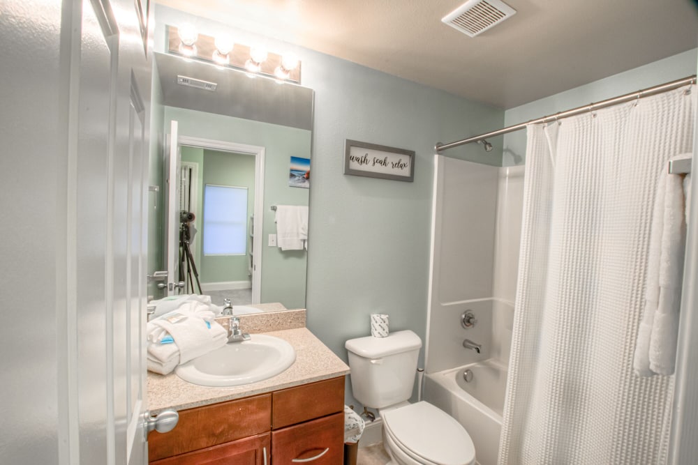 Laketown Wharf Resort by Aneliya's Rentals - photo 813