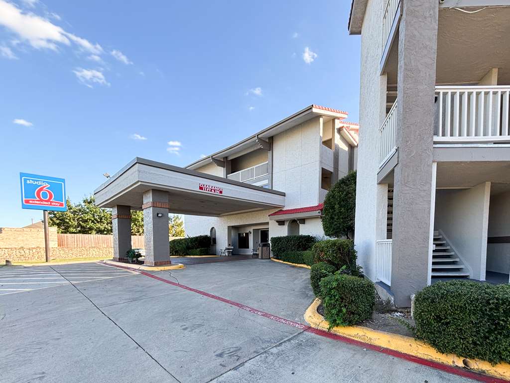 OYO Hotel Irving DFW Airport North - featured photo