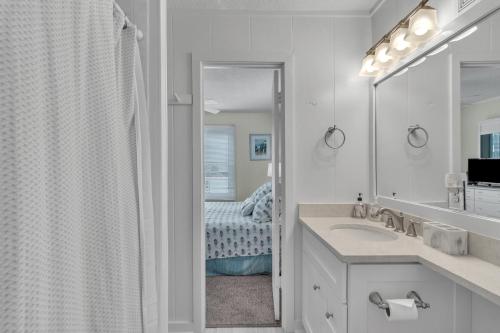 Victorias Seacret by Oak Island Accommodations - photo 27