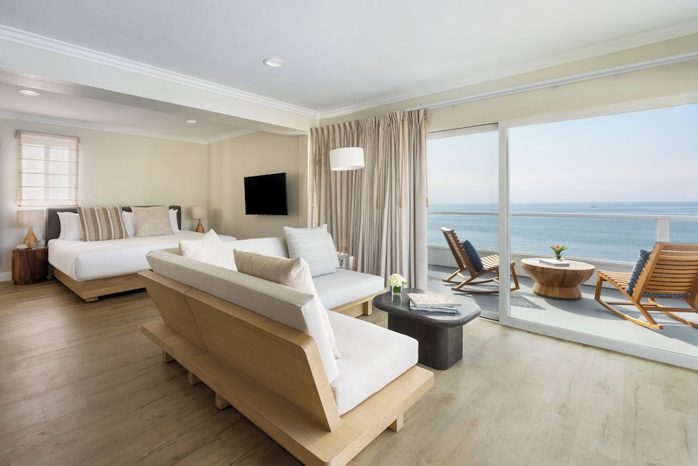 Pacific Edge Hotel - photo 26