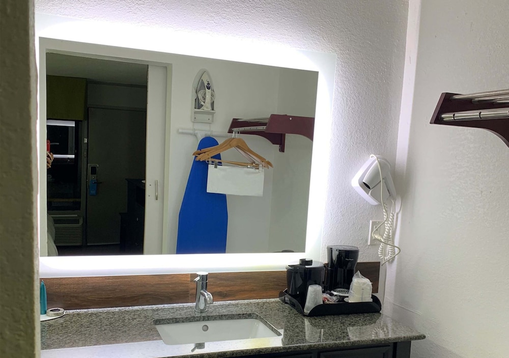 Lx Hotel Powered by ACW Circle - photo 53