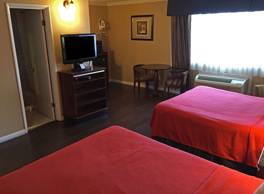 Inn at Bayshore - photo 13