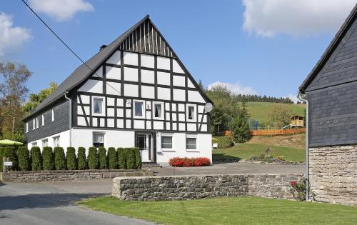 Ferienbauernhof Familie Stratmann — 4-Star Luxury Hotel in Eslohe, Germany