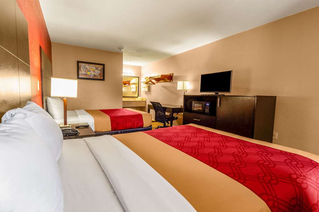 Econo Lodge Meridian South - photo 11