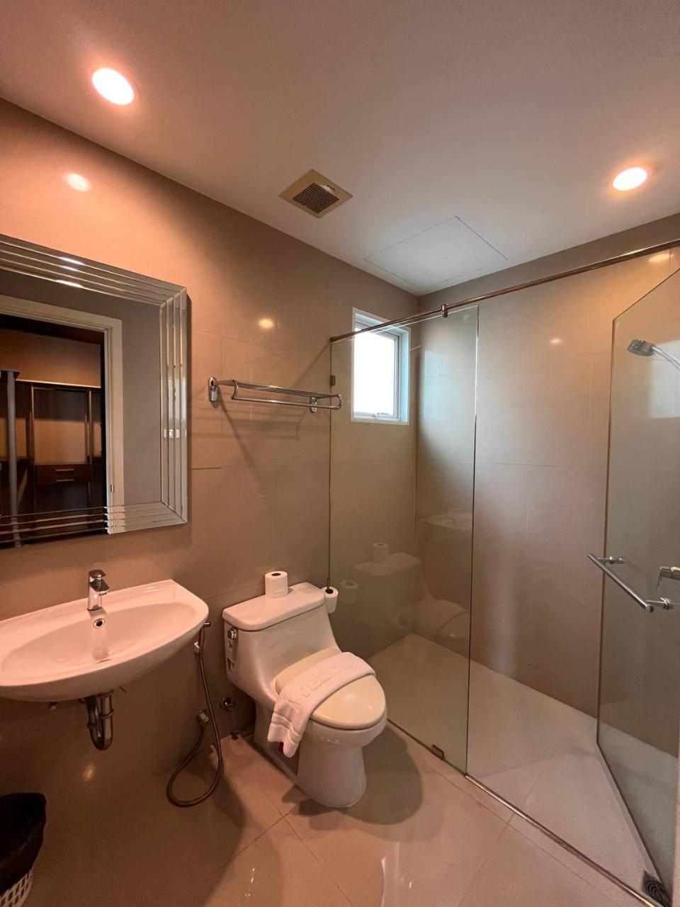 3BR Sukhumvit Townhouse close to Emsphere and BTS MRT