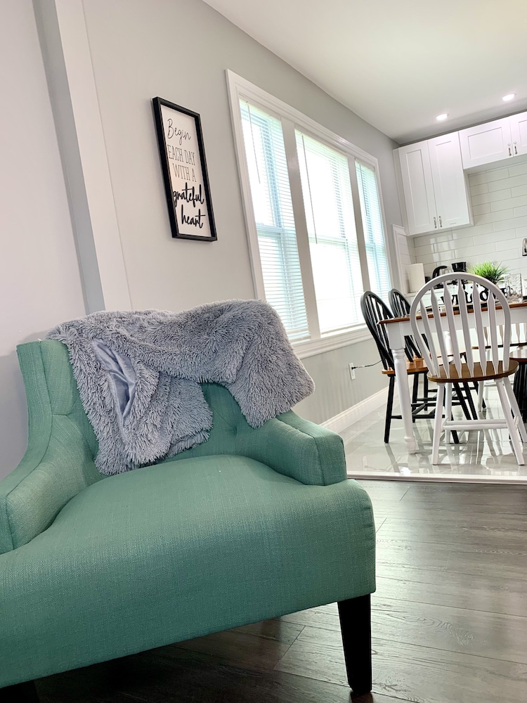 The Horseshoe Falls Villa 6BR Free Parking Minutes From Falls & Casino - photo 18