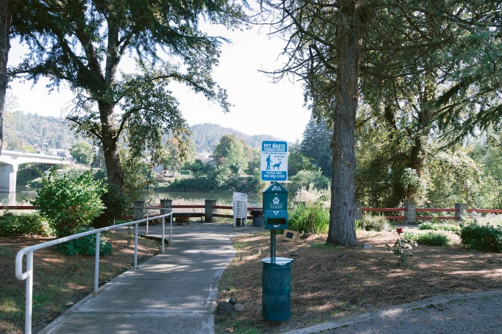Riverfront Inn Roseburg - photo 47