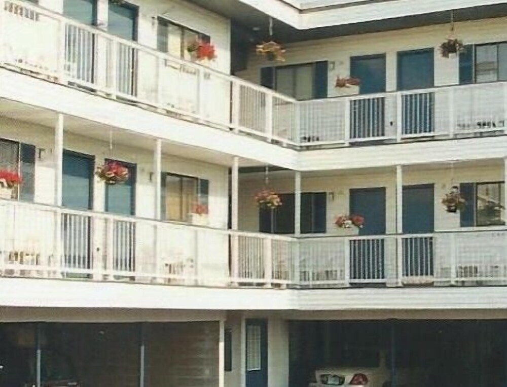 Nautical Motel and Suites - photo 103