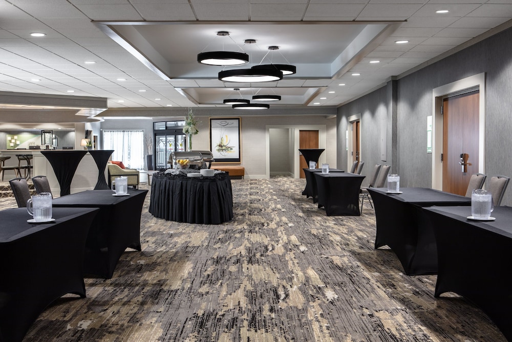 Holiday Inn Hotel & Suites Des Moines Northwest by IHG - photo 56