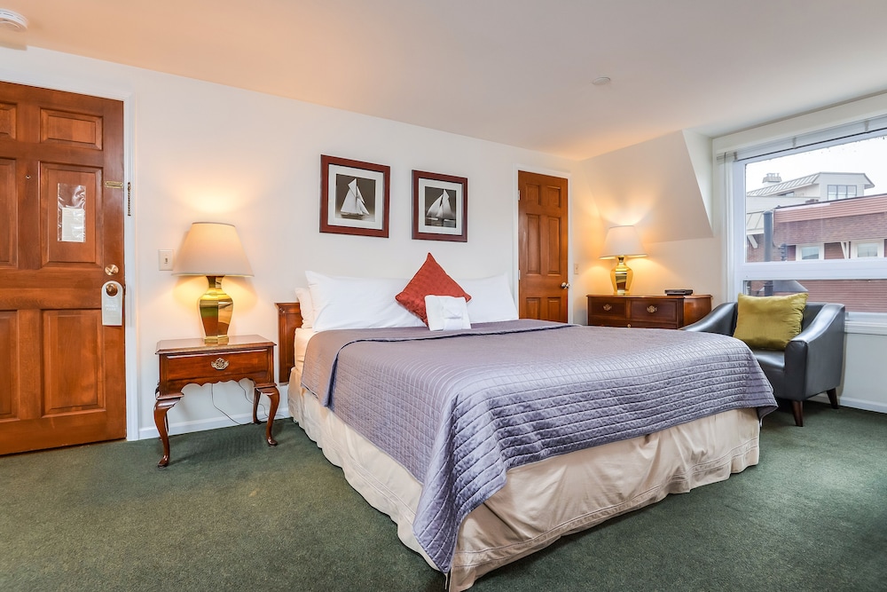 Old Harbor Inn - photo 19
