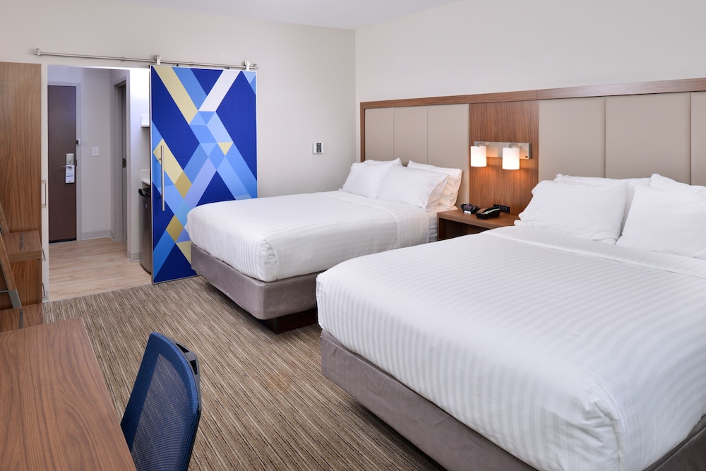 Holiday Inn Express & Suites Madison by IHG - photo 3