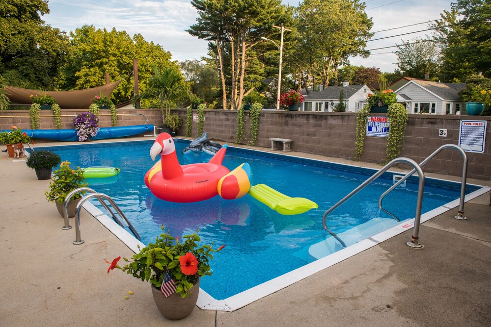 Footbridge Beach Motel - photo 149