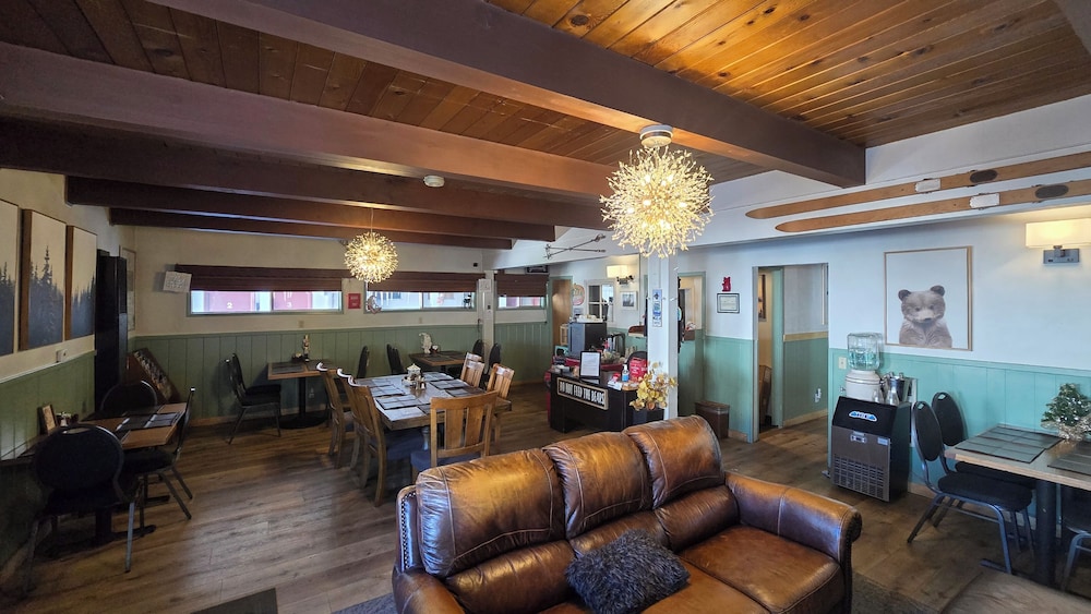 Cinnamon Bear Inn - photo 2