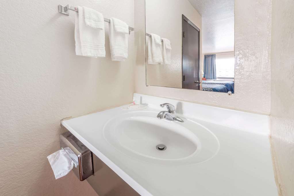 Days Inn by Wyndham Russell - photo 7