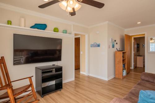 A Beach Music Paradise Too by Oak Island Accommodations - photo 35