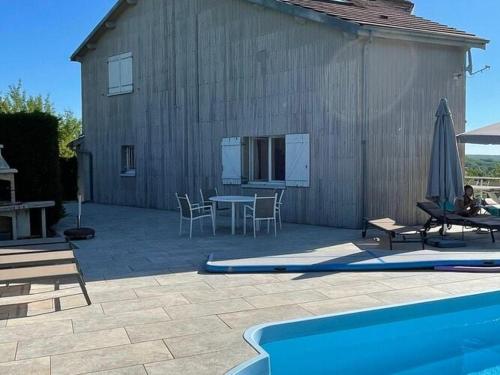 Holiday Home in Dordogne With Pool & Bubble Bath — 4-Star Luxury Hotel in Cahors, France