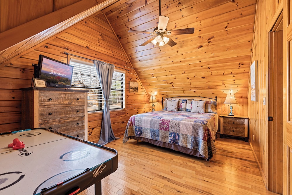 Bear Hideaway Cozy 3BR Cabin — Sevierville — photo 5