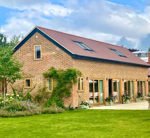 The Pool House — 4-Star Luxury Hotel in Henley-On-Thames, United Kingdom