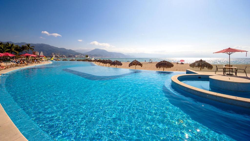 910 3000 Grand Venetian P.V. — 4-Star Luxury Hotel in Puerto Vallarta, Mexico