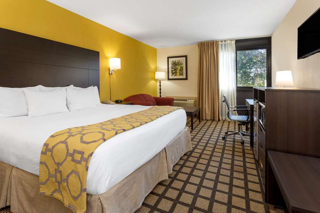 Baymont by Wyndham Queensbury Lake George - photo 17