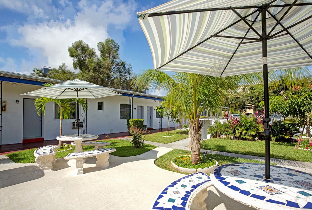 Sun and Surf Inn - photo 15