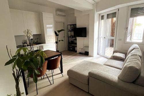 Modern apartment Walking distance to Milan Central Station — 4-Star Luxury Hotel in Milan, Italy