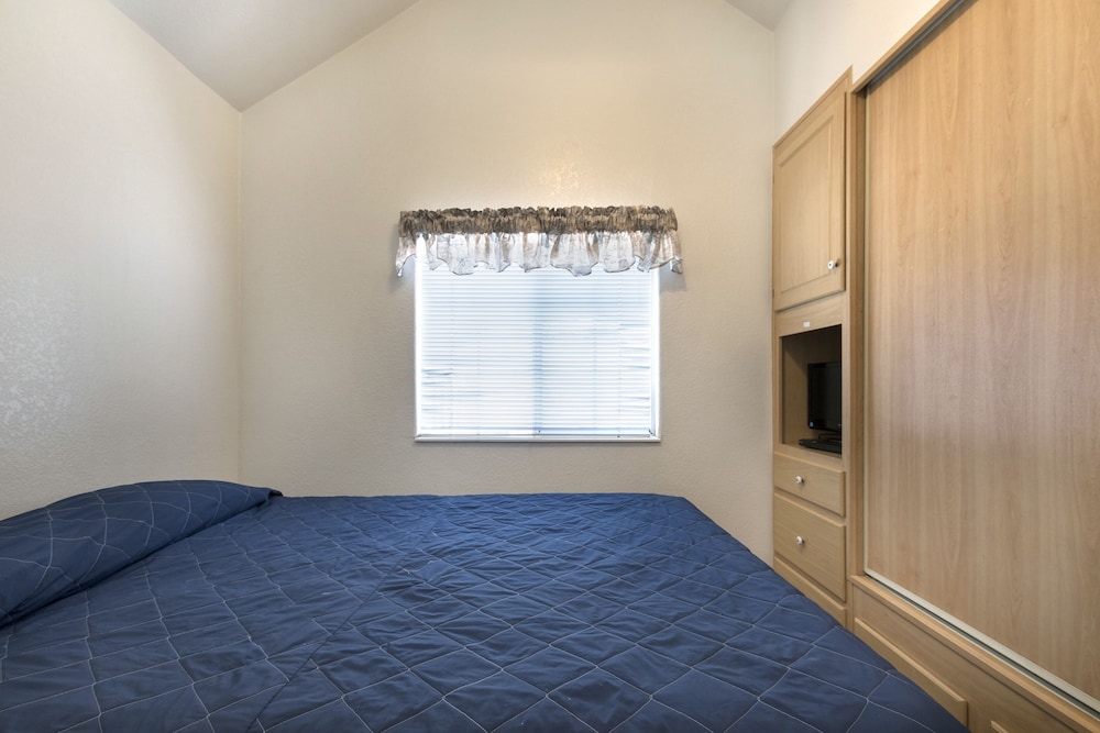 Palm Springs RV Resort - photo 13
